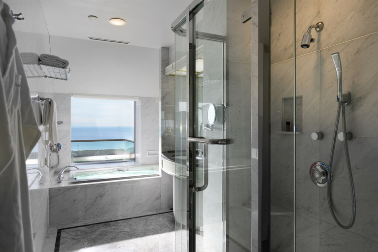 Bathroom 5, Hotel New Otani Makuhari, Chiba