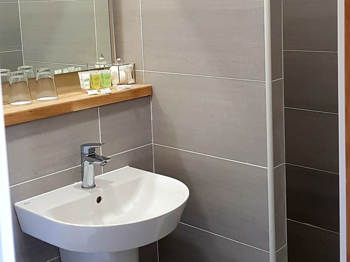 Bathroom 3, The Bowes Hotel, Northumberland