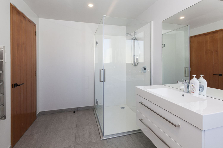Bathroom 3, Uptown City Vogue, Christchurch
