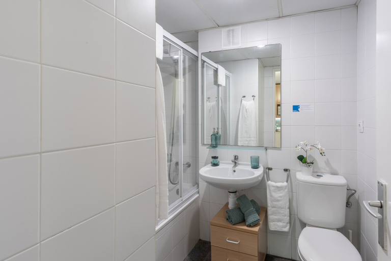Bathroom 3, Residencia Universitaria Resa Campus del Mar, Barcelona