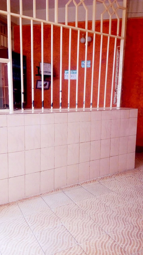 Others 5, Sixty Two Paradise Hotel, Kieni
