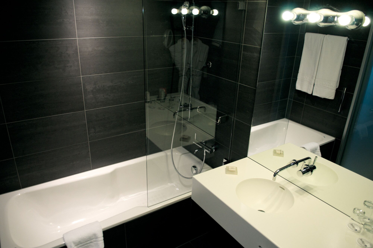 Bathroom 5, Radisson Blu Hotel, Lucerne, Luzern