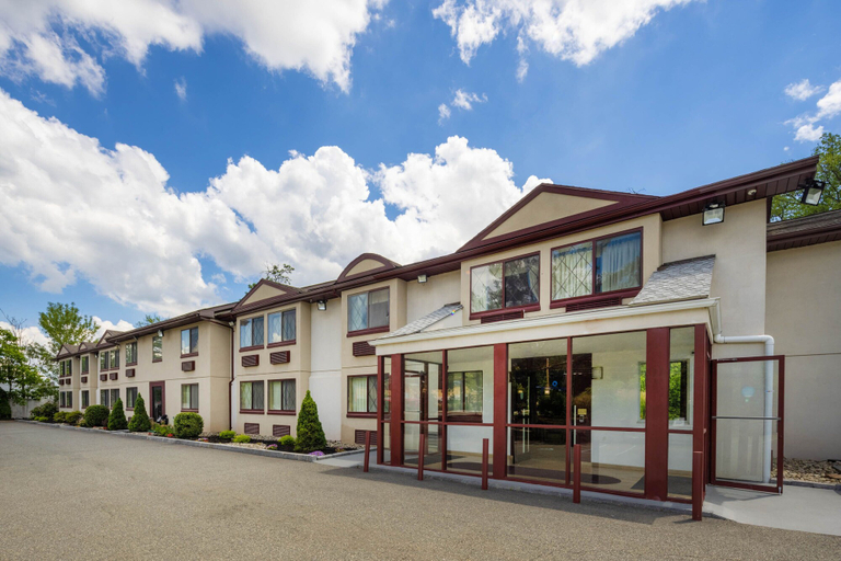Exterior & Views 2, FairBridge Inn Express Nyack, Rockland