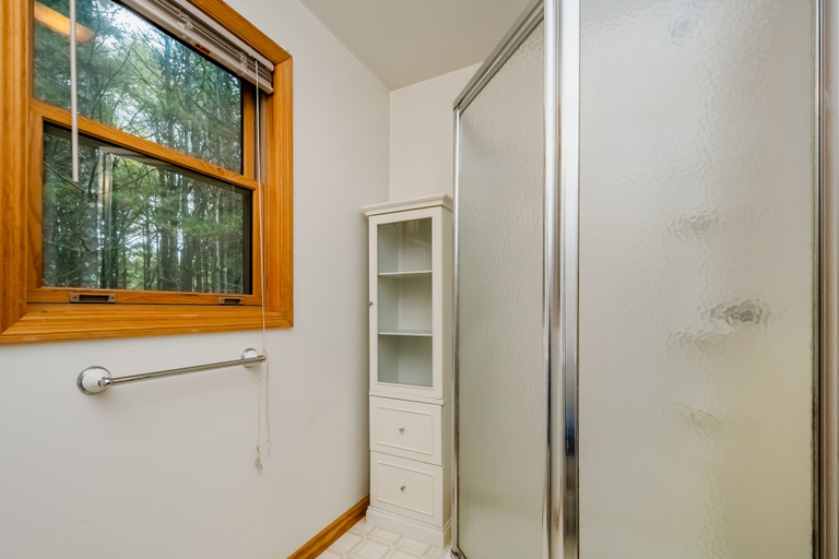Bathroom 3, Bear's Gone Fishin', Garrett