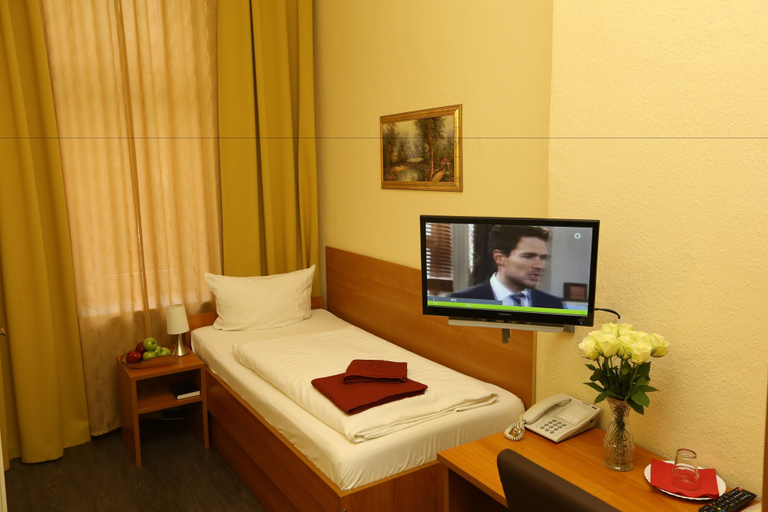 Bedroom 4, Hotel AI Königshof, Berlin