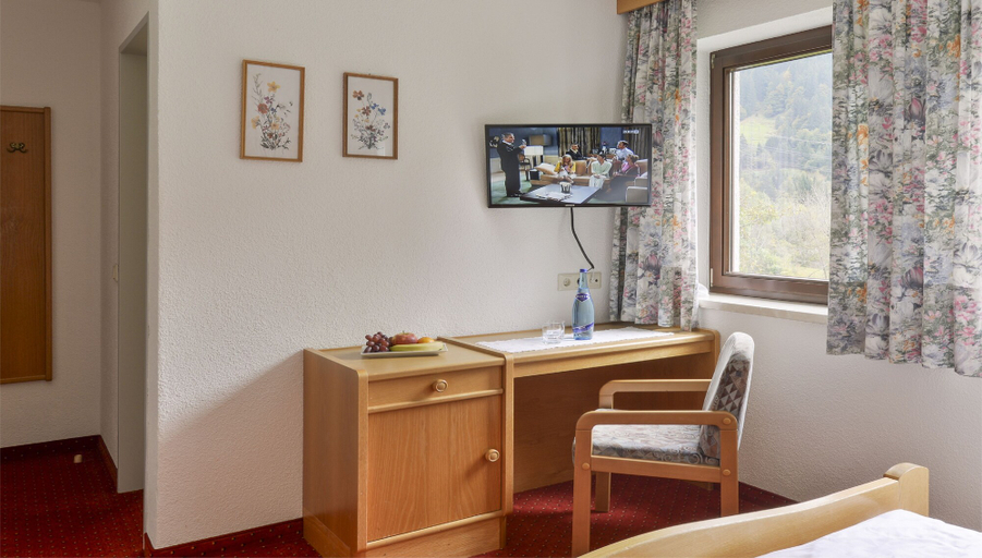 Bedroom 3, Hotel Sonnblick, Bludenz