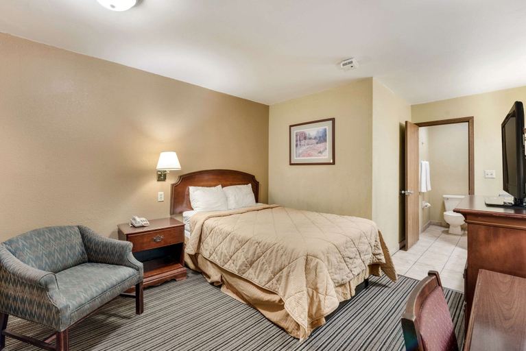 Bedroom 3, Rodeway Inn Columbus West, Franklin