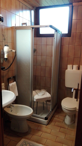 Bathroom 3, Hotel Belvedere, Trento