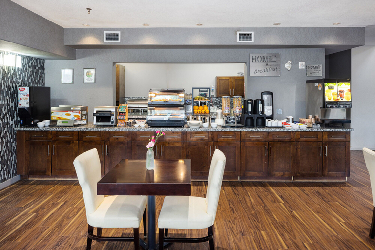Food & Drinks 5, Home Inn & Suites Yorkton, Division No. 9