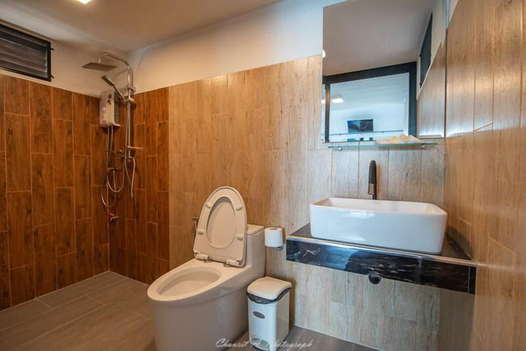Bathroom 3, Sangthian Beach Resort, Muang Rayong