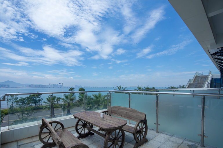 Exterior & Views 17