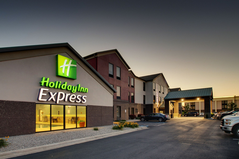 Exterior & Views 1, Holiday Inn Express & Suites LEBANON, Laclede