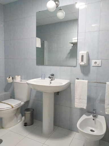 Bathroom 4, Hotel Alda Estación Pontevedra, Pontevedra