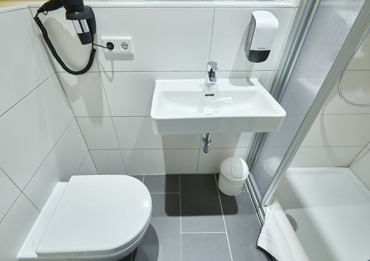 Bathroom 5, McDreams Hotel Mönchengladbach, Mönchengladbach