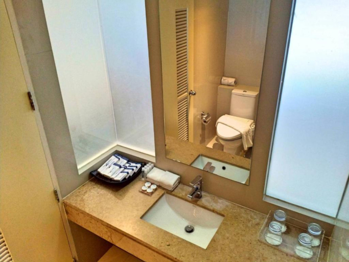 Bathroom 5, The Lantern Resorts Patong (SHA Plus+), Pulau Phuket