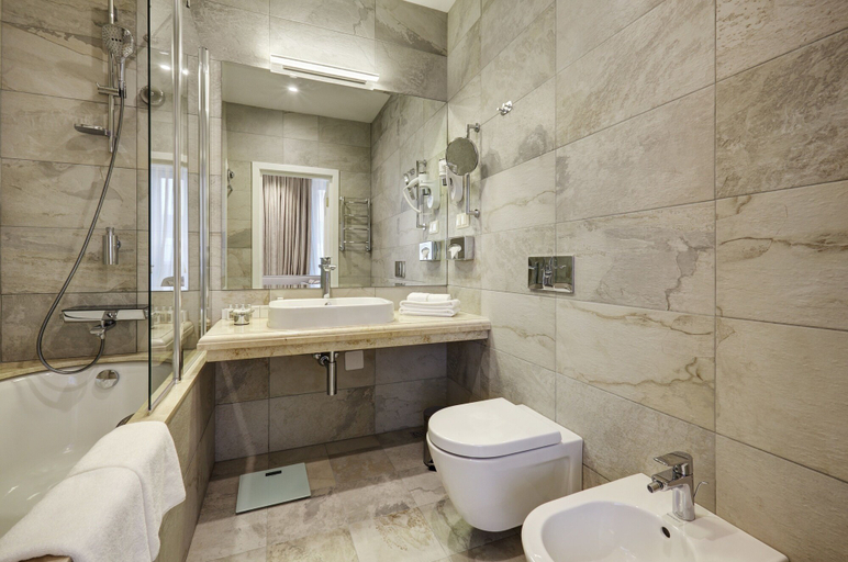 Bathroom 5, Palmira Business Club , Southern