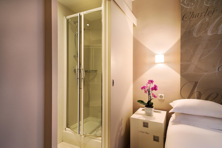 Bathroom 5, Hôtel Chambellan Morgane, Paris
