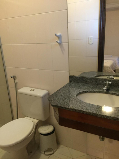 Bathroom 5, Machado's Plaza Hotel, Belém