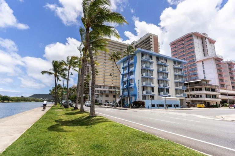 Holiday Surf Hotel, Honolulu