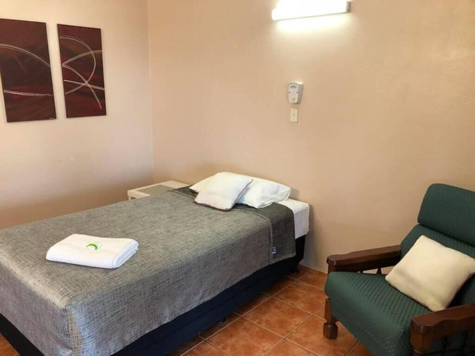 Bedroom 2, Childers Budget Accommodation, Isis