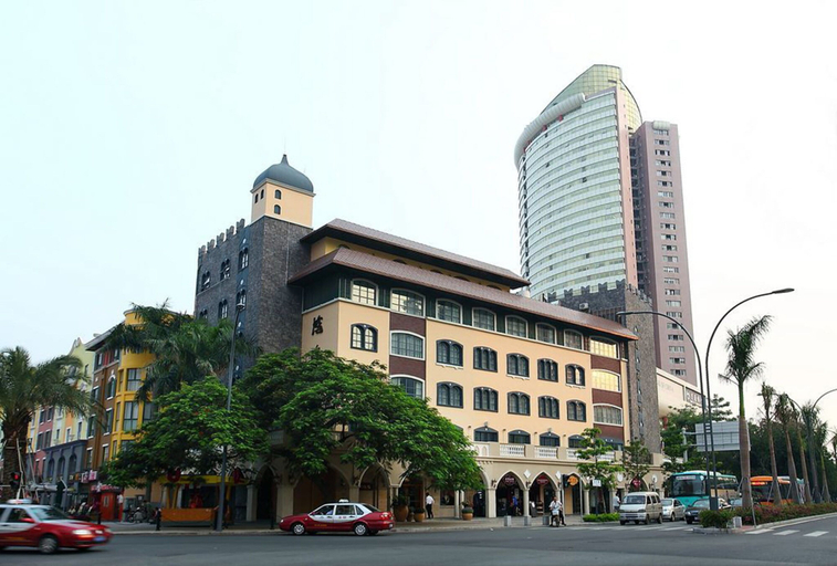 Exterior & Views