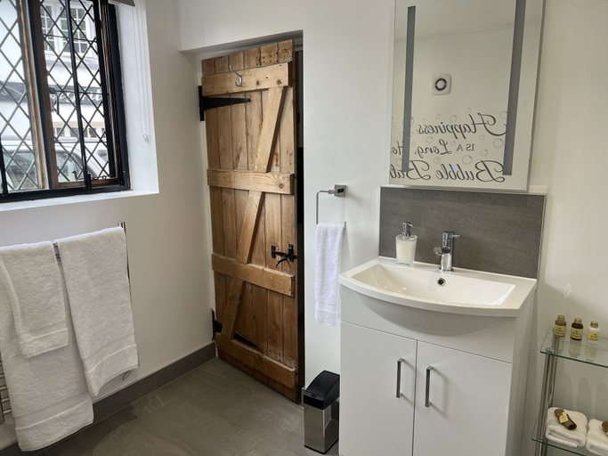 Bathroom 3, The Eight Bells Inn, West Sussex