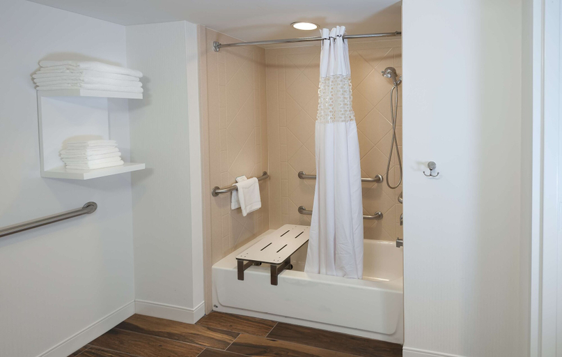 Bathroom 4, Hampton Inn Doylestown, Bucks