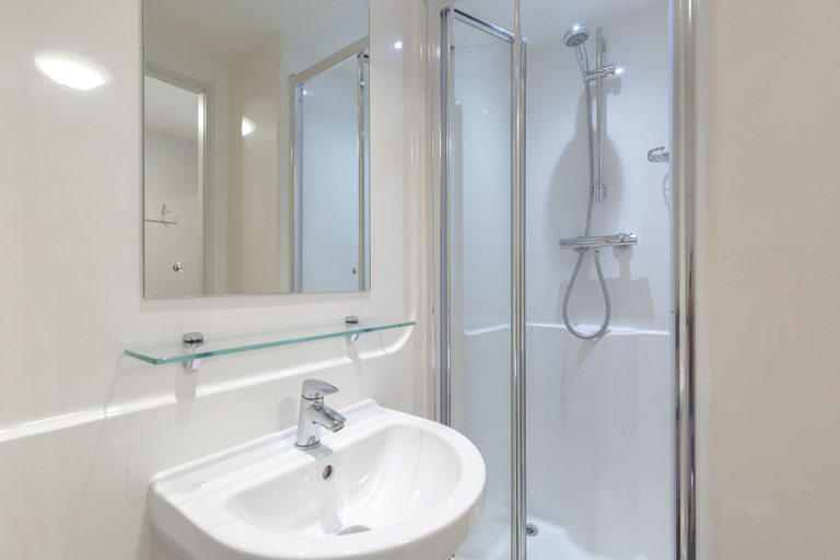 Bathroom 3, JOIVY Affordable Edinburgh - Adults only, Edinburgh