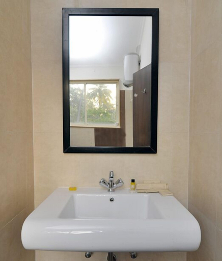 Bathroom 4, Whispering Woods, North Goa