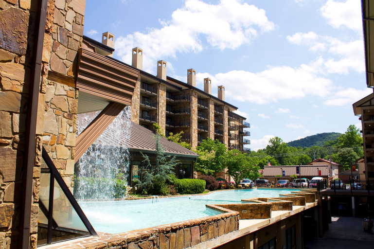Gatlinburg Town Square by Exploria Resorts, Sevier