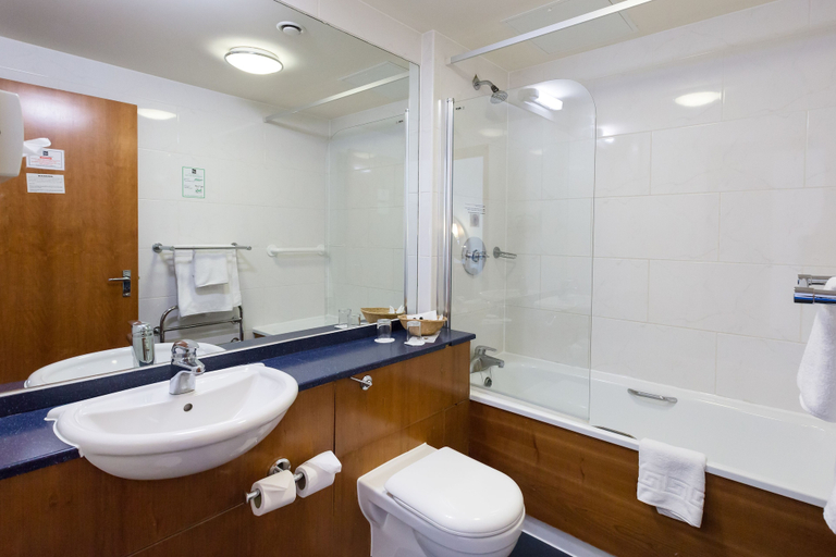 Bathroom 5, London Wembley International Hotel, London