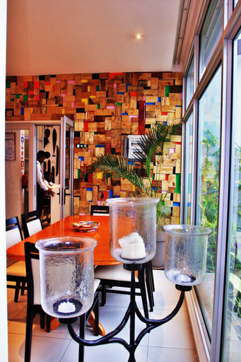 Food & Drinks 4, Thomson House, Ingombota