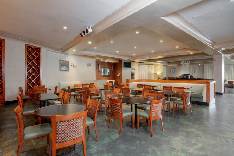 Food & Drinks 5, La Quinta Inn & Suites by Wyndham Secaucus Meadowlands, Secaucus
