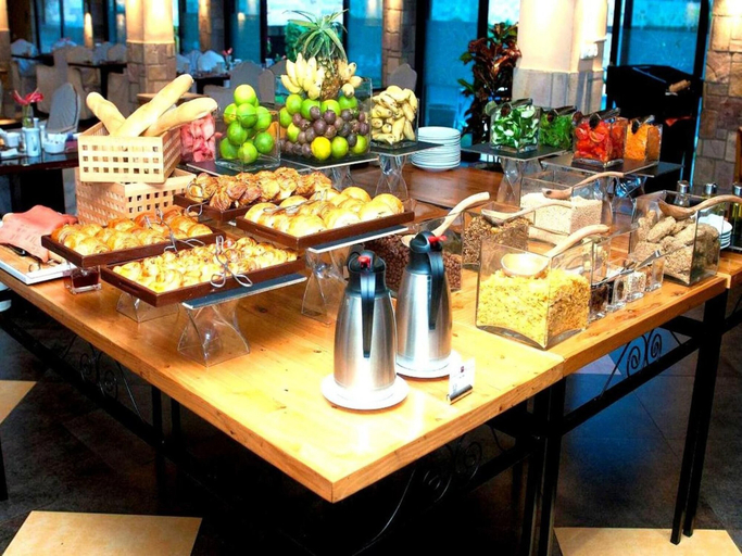 Food & Drinks 4, Roca Golf Hotel, Buyenze