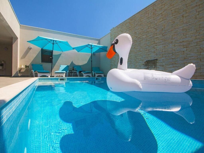 Sport & Beauty 3, Luxury Rooms Pino, Split