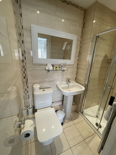 Bathroom 3, Grosvenor Lodge Guest House, Dorset