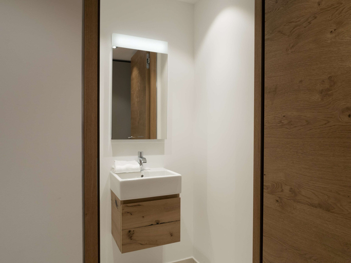 Bathroom 5, Radisson Blu Hotel Reussen, Andermatt, Uri