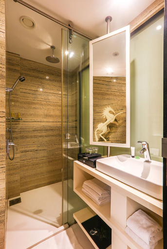 Bathroom 5, The Empresa Hotel, Mumbai Suburban
