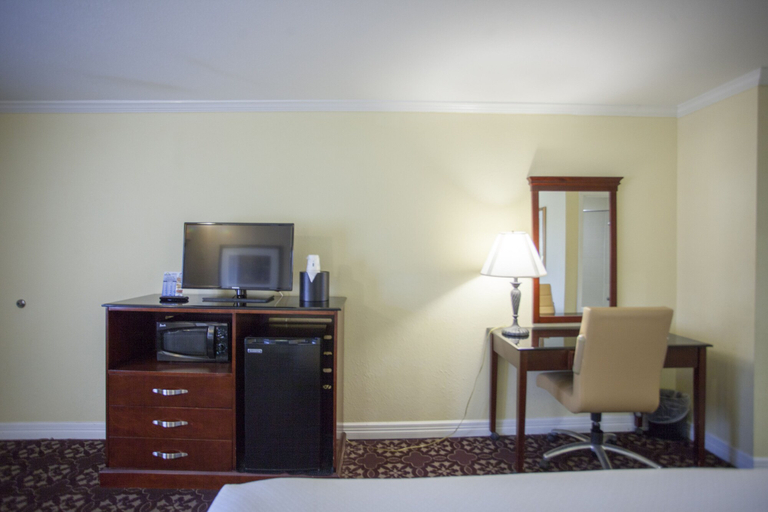 Bedroom 4, Days Inn by Wyndham Shenandoah, Montgomery