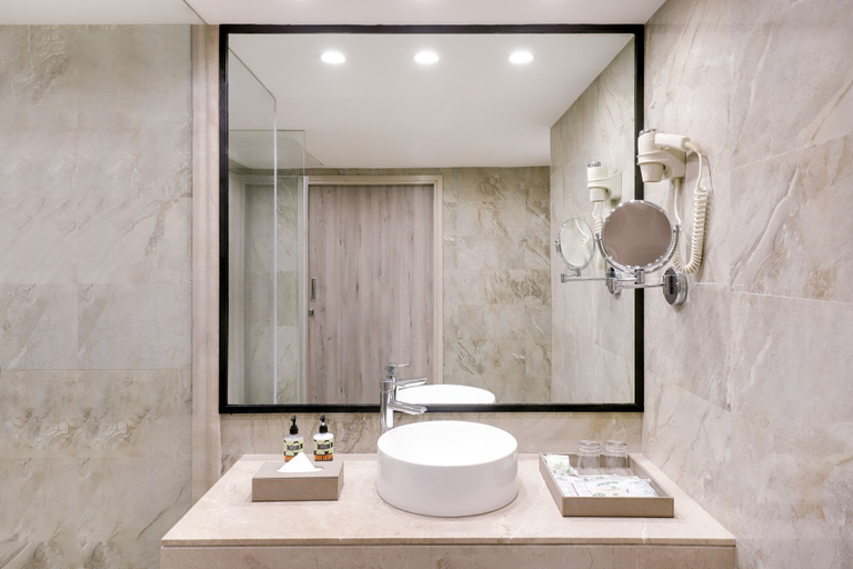 Bathroom 4, Lemon Tree Premier Mumbai Intl. Airport, Mumbai Suburban