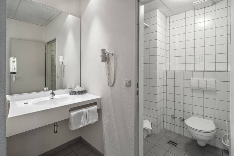 Bathroom, Center Hotel Kaiserhof, Burgenlandkreis