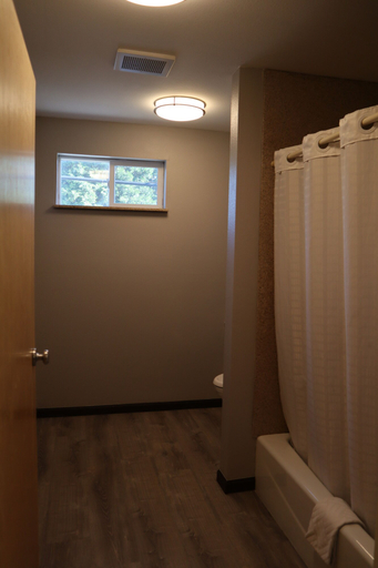 Others 5, Express Inn & Suites, Lane