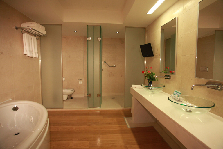 Bathroom 5, Kassandra Palace Seaside Resort, Central Macedonia