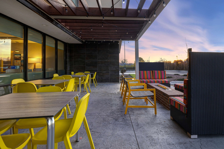 Food & Drinks 5, Home2 Suites by Hilton Dekalb, De Kalb