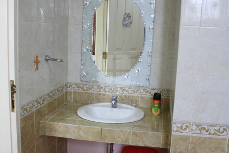 Bathroom 4, Villa Kota Bunga Peony, Cianjur