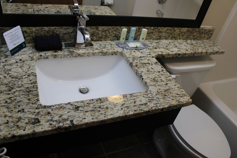 Bathroom 4, Quality Inn Mount Pleasant, Isabella