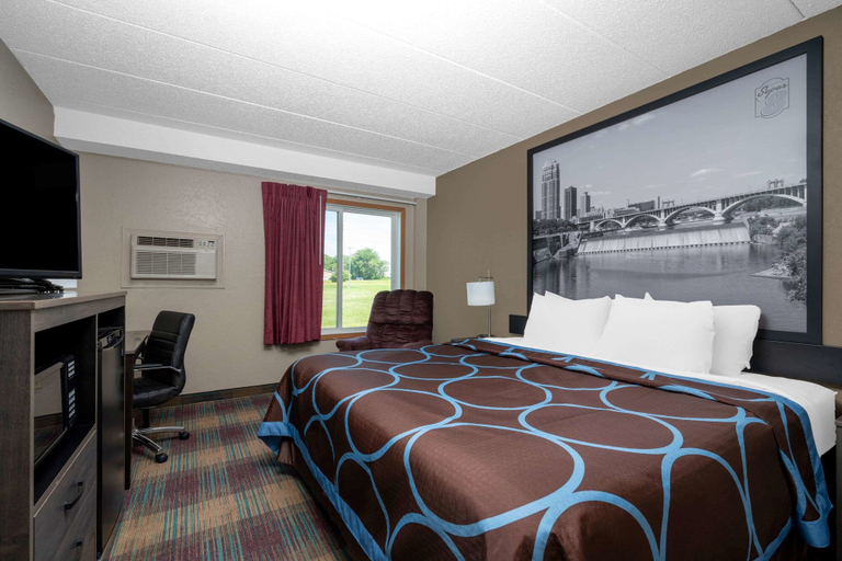 Bedroom 4, Super 8 by Wyndham Glenwood, Pope