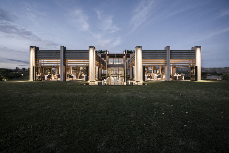 Exterior & Views