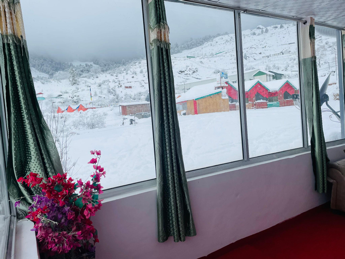 Bedroom 2, Snow Mount Hotel Auli, Chamoli