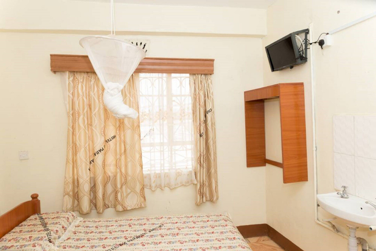 Bedroom 2, Sixty Two Paradise Hotel, Kieni